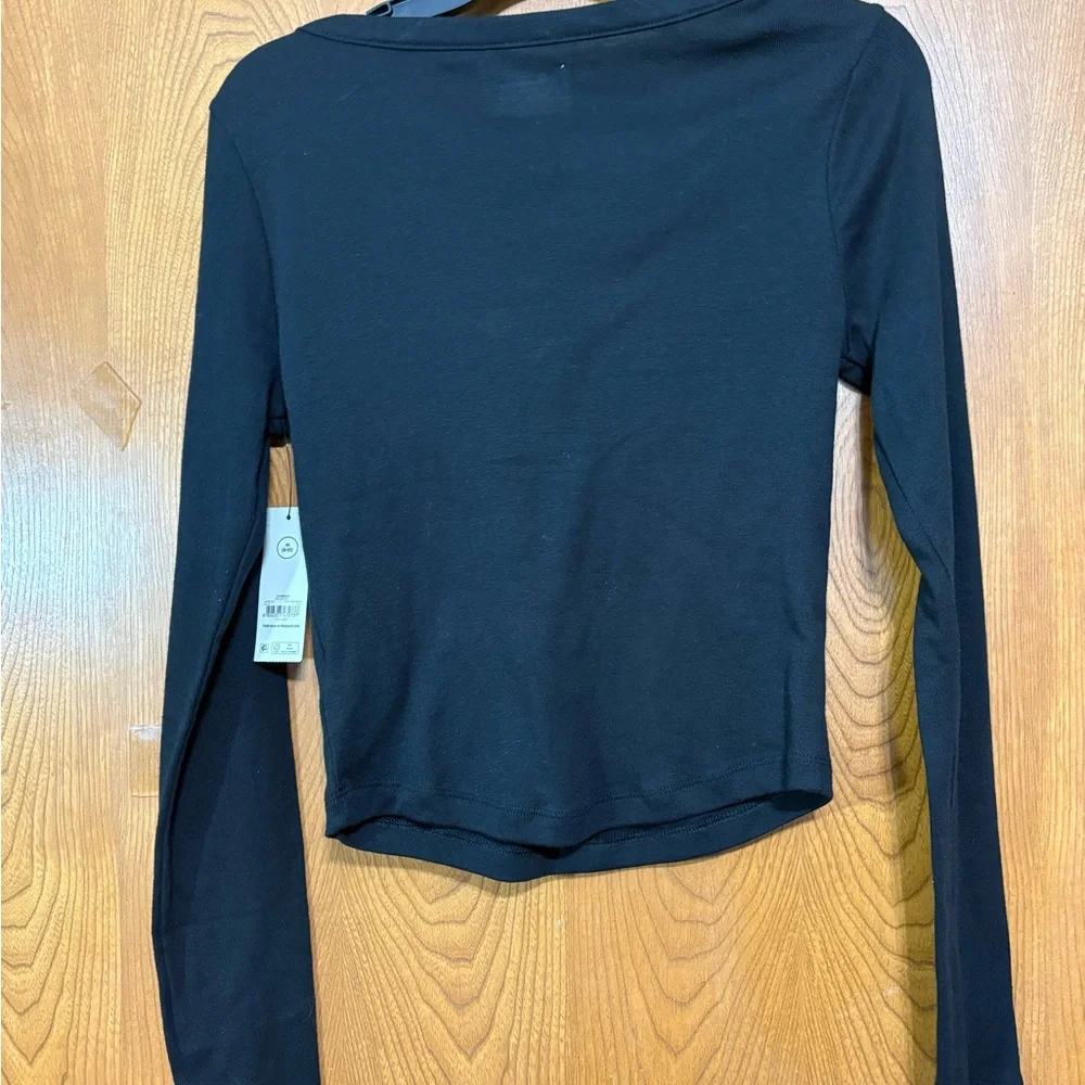 No Boundaries Black Buttoned Deep V neckline and Long Sleeve Tee - Picture 2 of 7